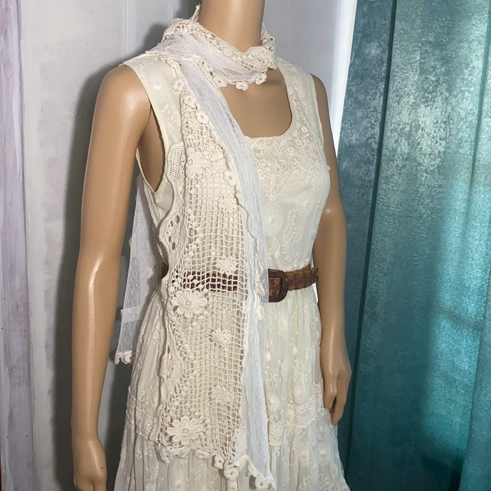 Creamy Knit Floral & Lace Scarf